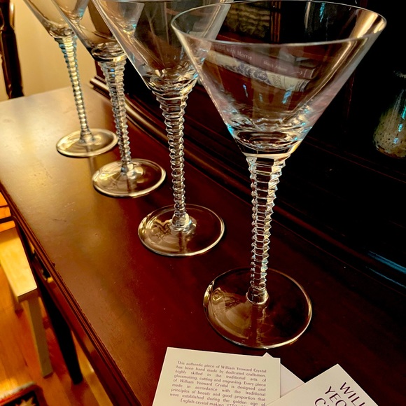 Set of 4 William Yeoward martini glasses, minimal use in perfect condition - Picture 2 of 2